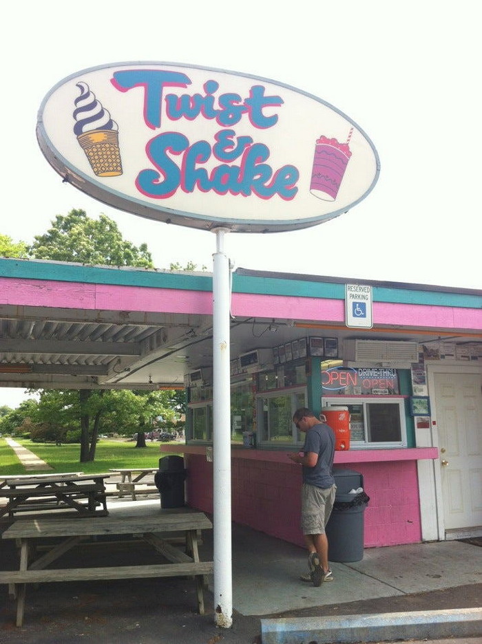 The Press and Scoop (Twist and Shake) - As Twist And Shake (newer photo)